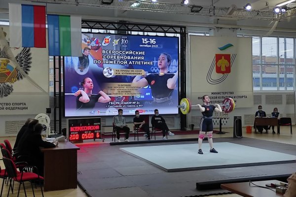 Сильнейшие тяжелоатлеты начали борьбу на всероссийских соревнованиях в Сыктывкаре