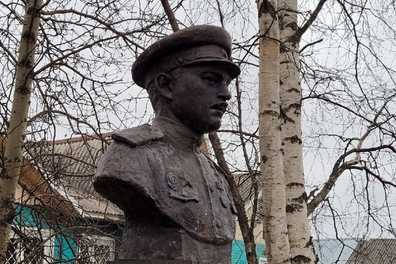 В Ижме установили новый памятник с истинным портретом героя Советского Союза Андрея Хатанзейского
