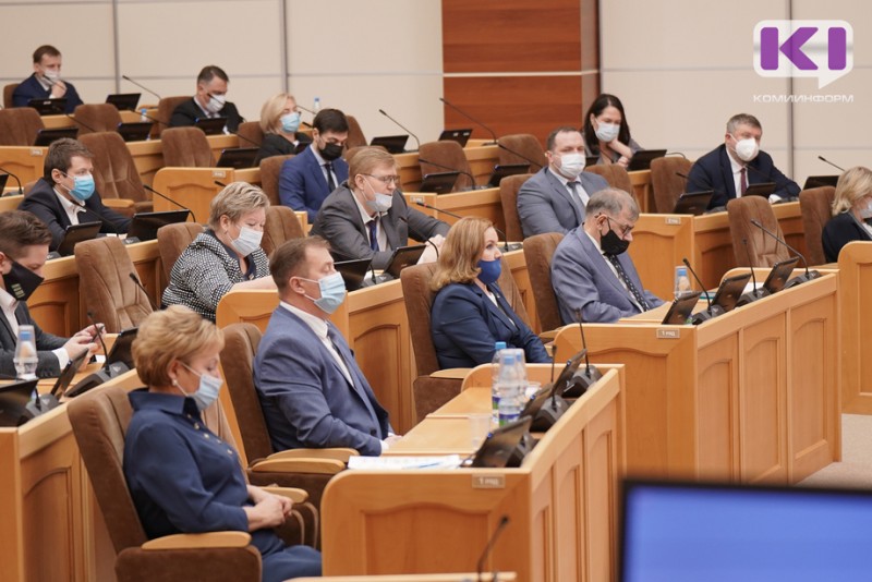 Госсовет Коми хочет знать, как "Комиавиатранс" распределит субсидию в 1,8 млрд рублей


