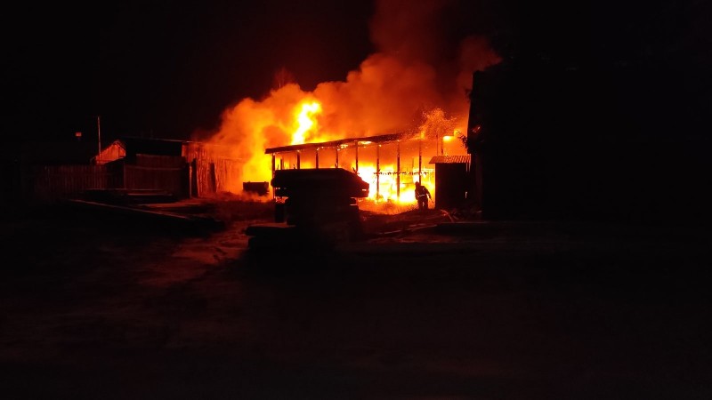 В Объячево горел гараж площадью 600 кв. м