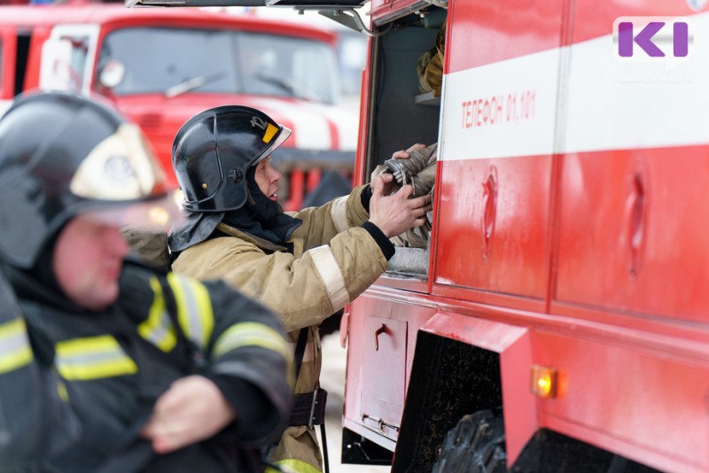 За сутки на пожарах Коми спасены четыре человека, эвакуированы 68