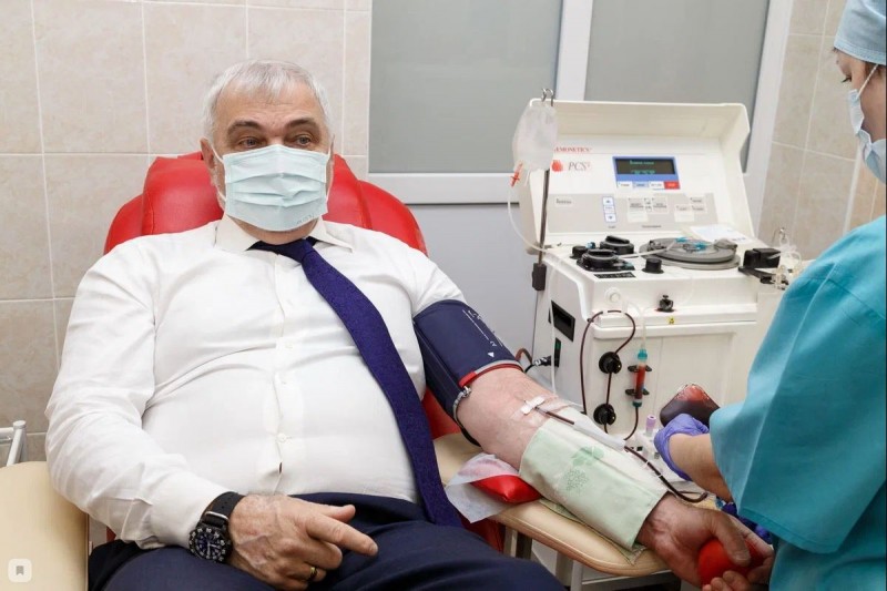 Глава Коми откликнулся на призыв Службы крови и сдал плазму 