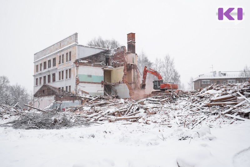 Строители о здании бывшего Коми пединститута: "Кирпич рассыпается в прах"