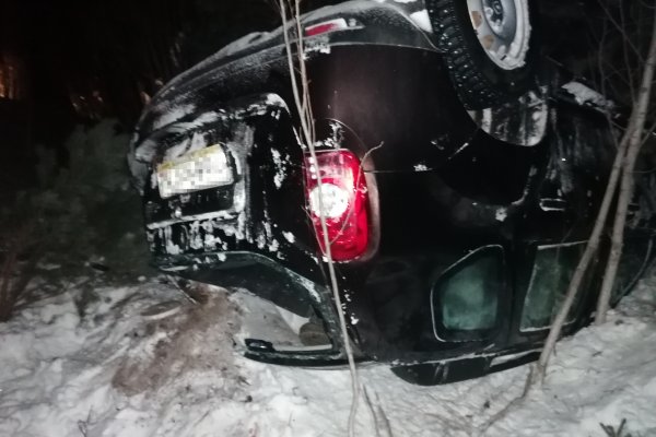 В Усть-Вымском районе двое мужчин пострадали в результате опрокидывания Renault Duster