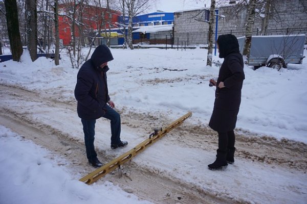 В Сыктывкаре проверили уборку дворов и кровель домов от снега и сосулек