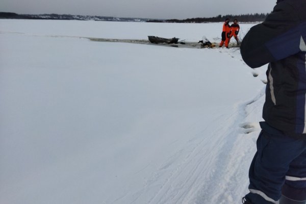 В Коми трехсантиметровый лед на Печоре не выдержал веса снегохода с водителем