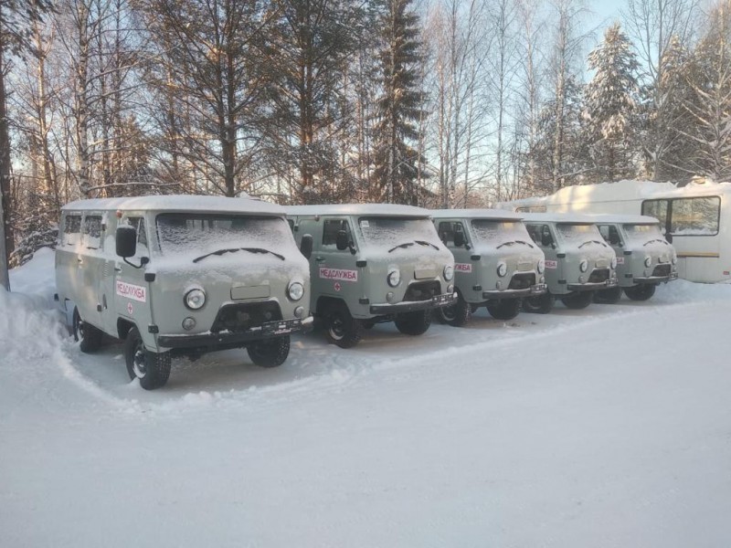 В Усть-Вымскую больницу поступило пять новых автомобилей