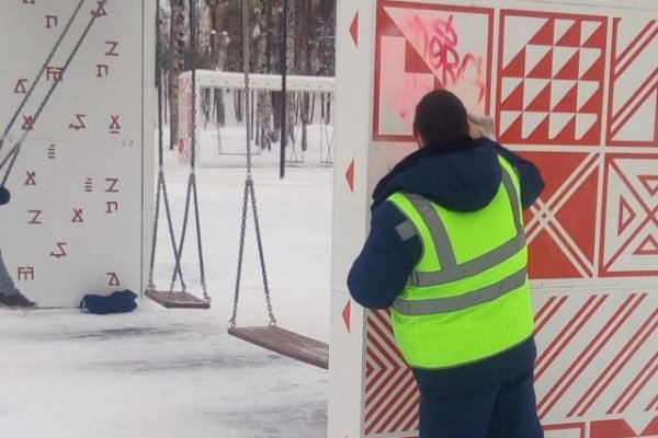 В Сыктывкаре вандалы расписали 