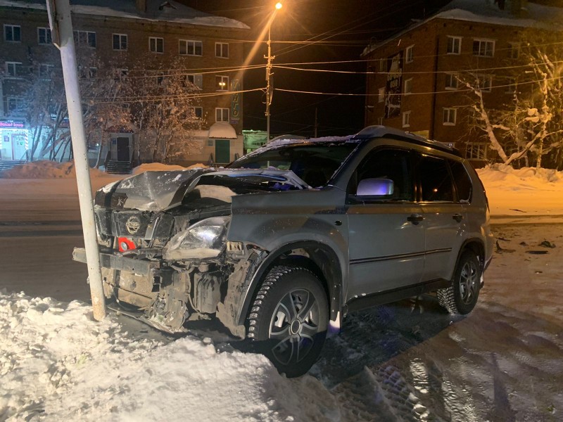 В Печоре неопытный водитель "четырнадцатой" подрезал Nissan X-Trail