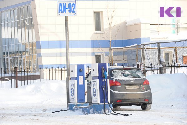 В Сыктывкаре пятилетний ребенок застрял в заблокированный машине в 27-градусный мороз