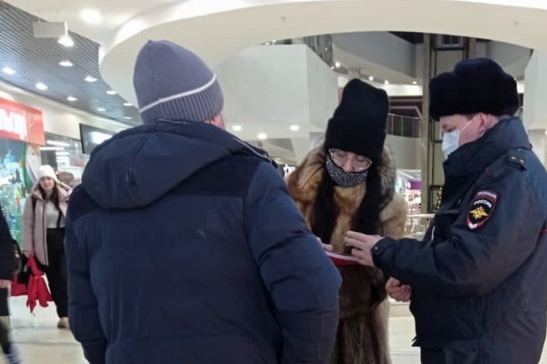 В общественных местах Сыктывкара продолжается проверка соблюдения масочного режима