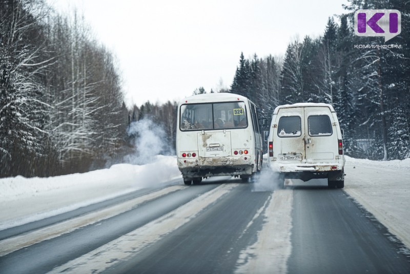 Госавтоинспекция Коми рассказала водителям об аварийных участках дорог в соседней Архангельской области