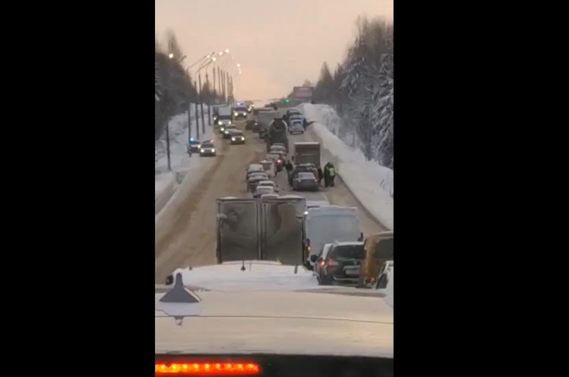 В Сыктывкаре пассажирский автобус столкнулся с Lada Largus