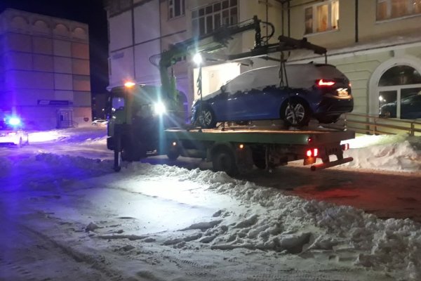 В Сыктывкаре за ночь во время уборки снега эвакуировали 5 машин 
