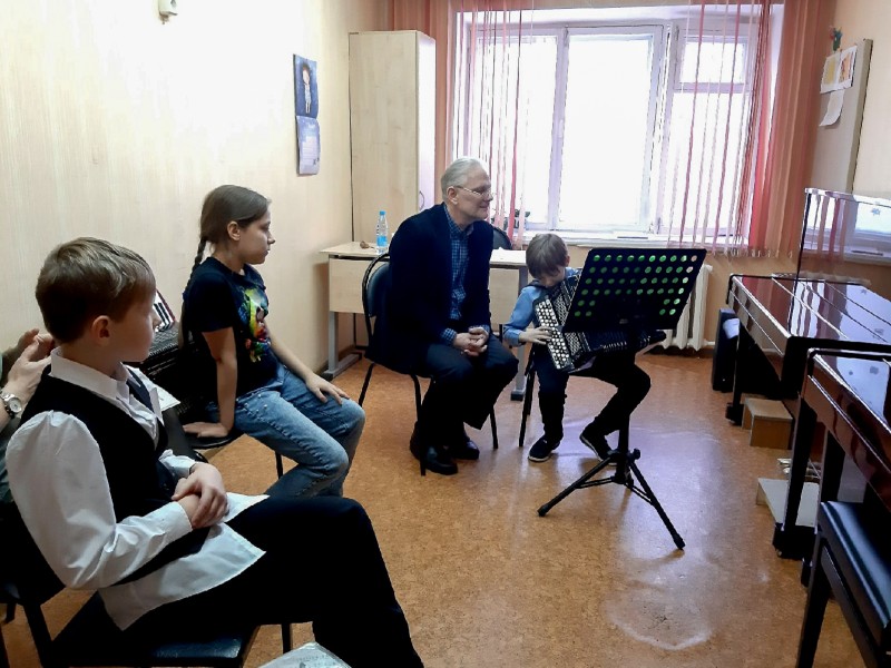 Именитые артисты России провели мастер-классы для юных музыкантов Коми

