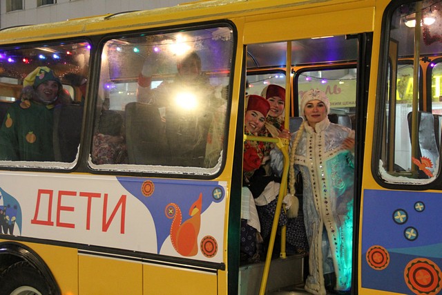 В Сыктывкаре начал работу "Новогодний автобус" 