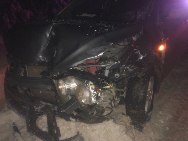 В Сысольском районе водитель Chevrolet Aveo врезался в стоявший на трассе ВАЗ