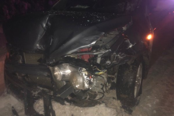 В Сысольском районе водитель Chevrolet Aveo врезался в стоявший на трассе ВАЗ