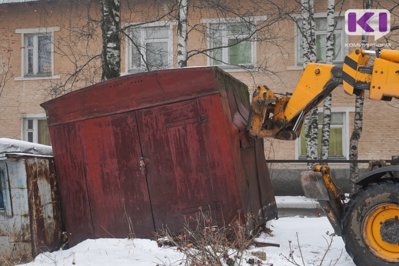 В Сыктывкаре до конца апреля снесут семь самовольно возведенных гаражей