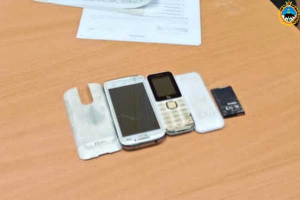 В колонии в Емве пресечена попытка передачи осужденному мобильных телефонов