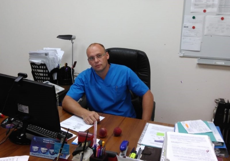 Главный врач Эжвинской больницы Олег Удоратин рассказал о симптомах "Омикрона" 