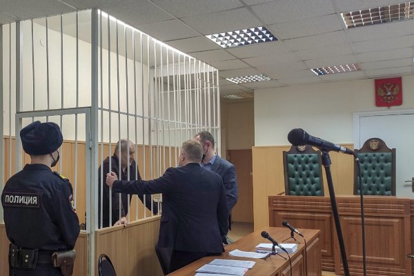 Защита экс-министра внутренних дел Коми Виктора Половникова просит суд изучить диски с телефонными переговорами