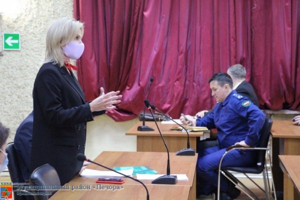 Министр образования Коми в Печоре осмотрела школу №4 и встретилась с родителями