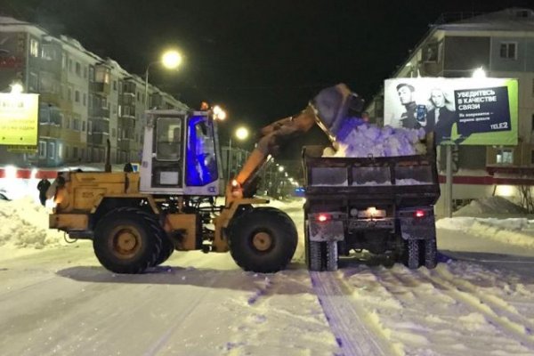 Из-за сильного снегопада дорожники Воркуты работают в усиленном режиме, но техники и людей не хватает
