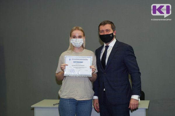 Будущее страны: студенты-медики колл-центра 122 в Сыктывкаре получили удостоверения и сертификаты  