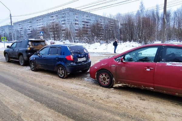 В Сыктывкаре в столкновении трех иномарок пострадала 10-летняя девочка