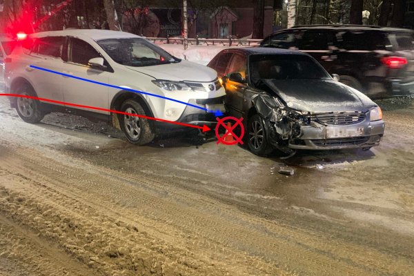 В Сыктывкаре водитель Toyota RAV4 спровоцировала ДТП, в котором сама же и пострадала