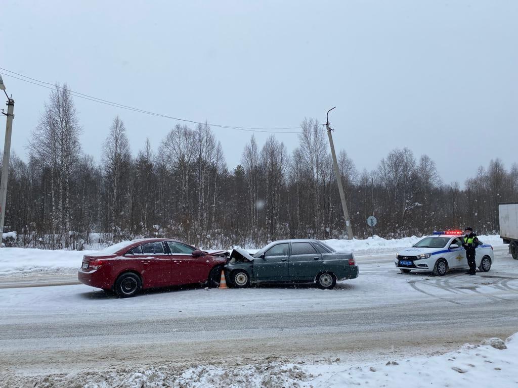 В аварии под Ухтой пострадали два ребенка | Комиинформ