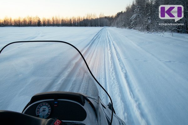 В Коми снизили ставки по транспортному налогу на снегоходы и моторные лодки