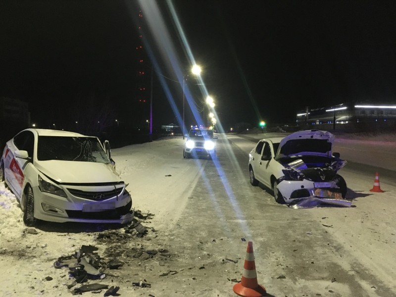 В Воркуте нетрезвый водитель Renault Logan спровоцировал ДТП с пострадавшим