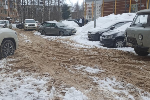 Жители столицы Коми жалуются на некачественную уборку снега во дворах