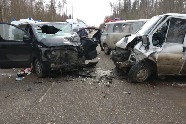 В Коми столкнулись два микроавтобуса, пострадали четыре человека