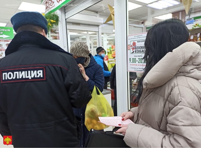 В общественных местах Сыктывкара продолжается проверка соблюдения масочного режима

