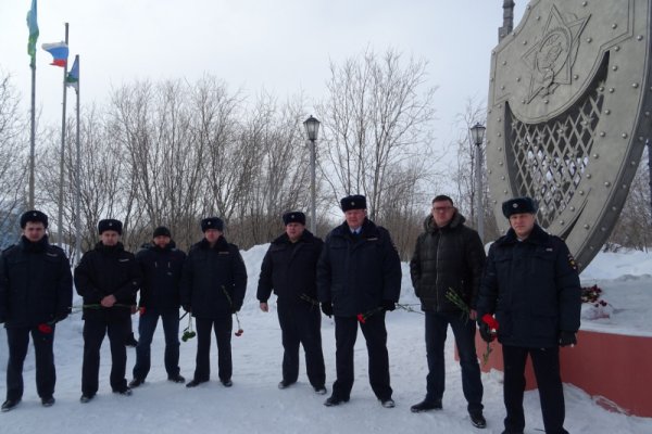 Полицейские и общественники Воркуты почтили память коллег, погибших 20 лет назад в служебной командировке в Чечне