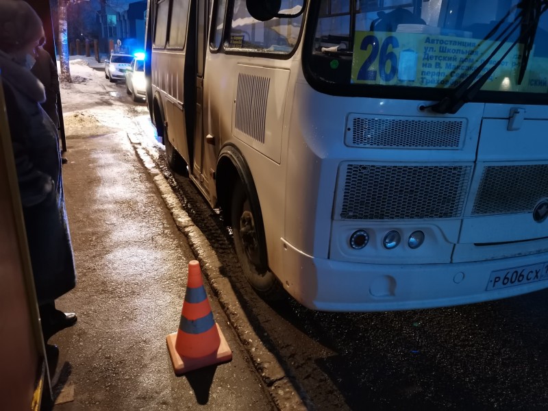 В Сыктывкаре лишенный прав водитель маршрутного автобуса сбил человека