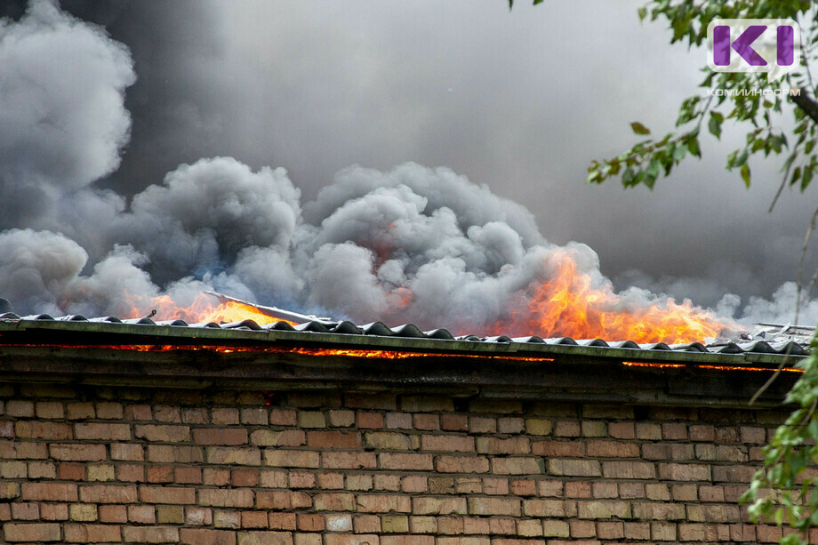 В Воркуте из-за пожара в доме эвакуировались трое человек | Комиинформ