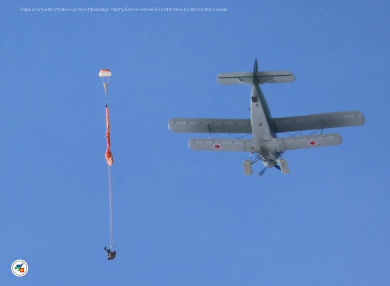 Новобранцы лесопожарного центра Коми прошли парашютную тренировку

