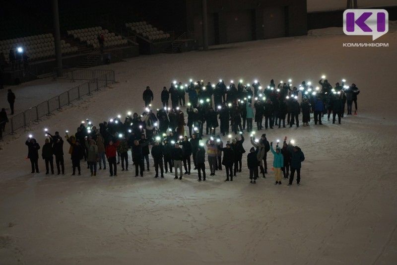Яркий флеш-моб завершил первый день фестиваля русского хоккея в Коми