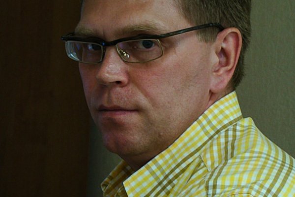 Каждый день войны приносит Зеленскому и его окружению огромные деньги - и. о. директора Национального архива РК 
