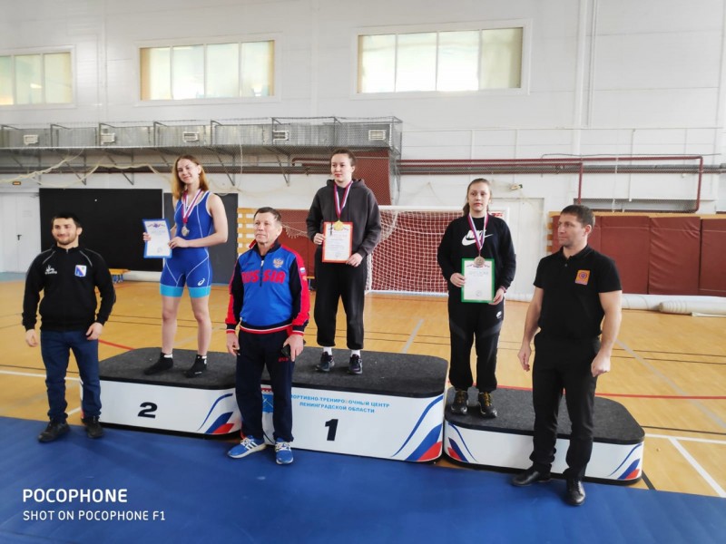 Чемпионат и первенство СЗФО по вольной борьбе увенчались успехом для спортсменок из Коми