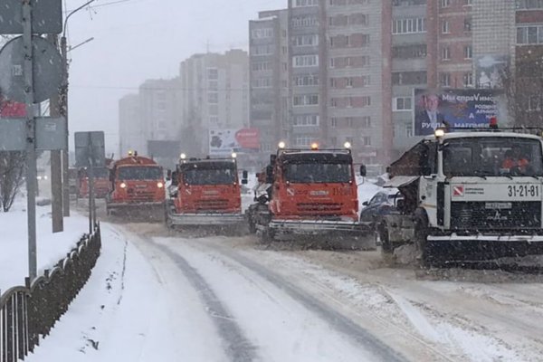 Апрельский снегопад в Сыктывкаре перевел спецтехнику на усиленный режим работы