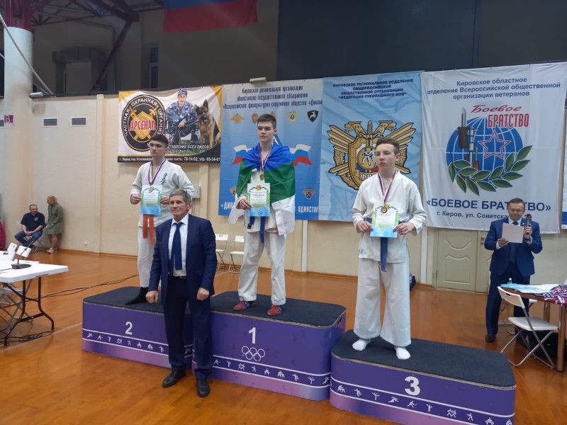 Спортсмены из Коми завоевали 10 медалей на турнире по рукопашному бою в Кирове