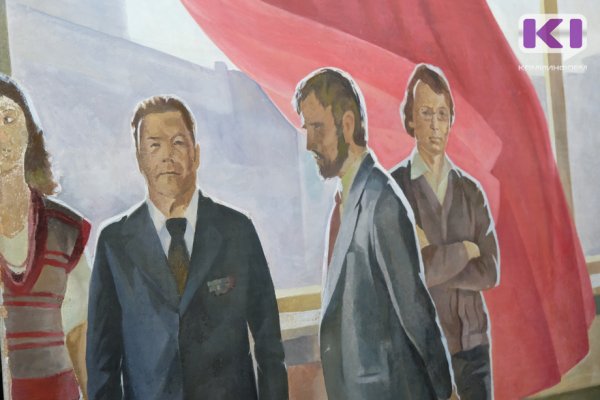 В Сыктывкаре отреставрировали обнаруженные в здании бывшего КГПИ фрески советской эпохи