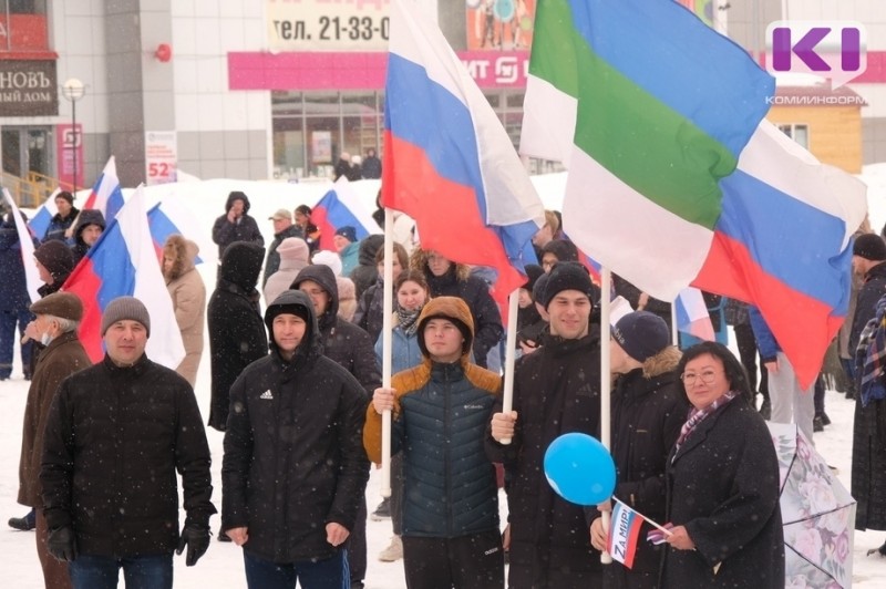 Жители Эжвы поддержали армию России митингом-концертом