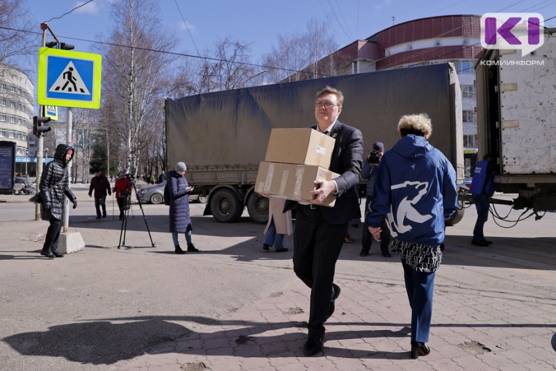 Сыктывкар принял гуманитарный груз из НАО для беженцев из Донецкой и Луганской народных республик