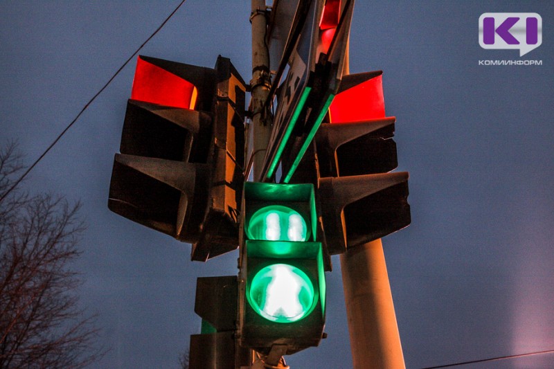 В Сыктывкаре на перекрестке у "Города Мастеров" изменен режим работы светофора